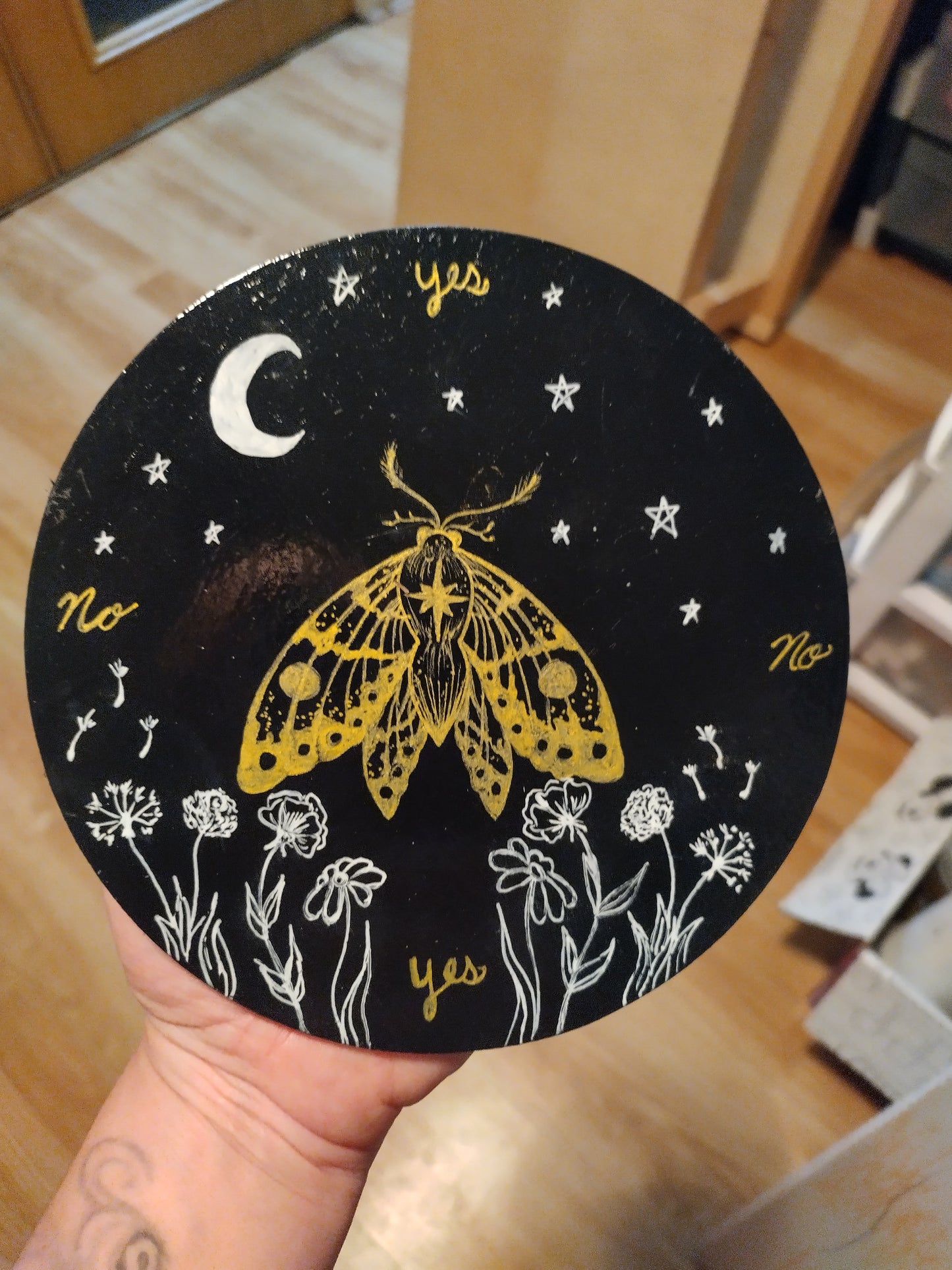 Moth/floral pendulum board